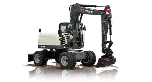 La pelle compacte sur pneus TW110, très prisée, occupe la tête du peloton des engins industriels en termes de confort, sécurité et design. La nouvelle cabine ergonomique et climatisée de norme ROPS permet au conducteur de travailler sans fatigue.